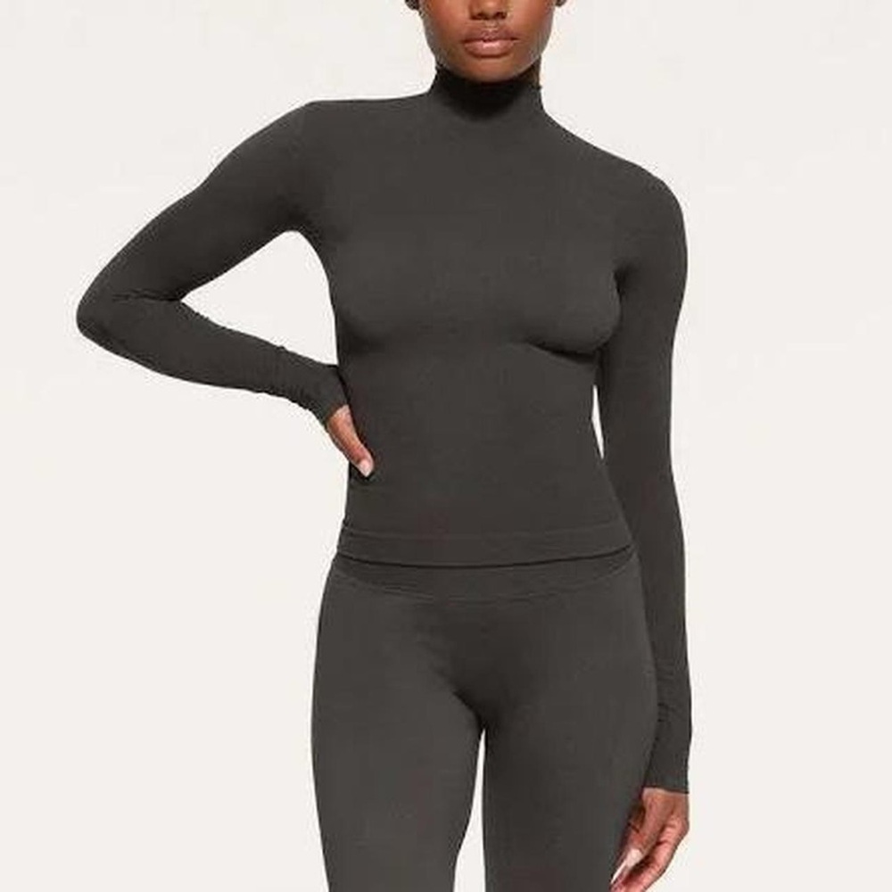 SKIMS Gray Fitted Mock Neck Top XXS